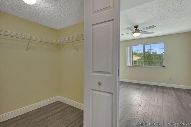 Foto del edificio - 609 Crestwood Ct N