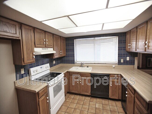 Building Photo - 5325 W Golden Ln