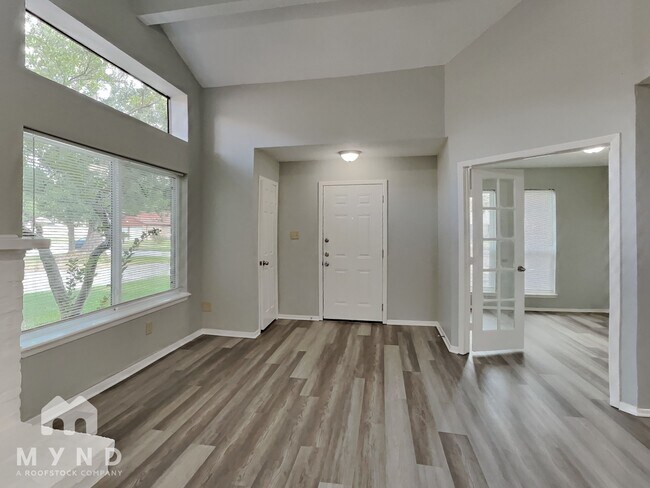 Foto del edificio - 6918 Foxbrook Dr