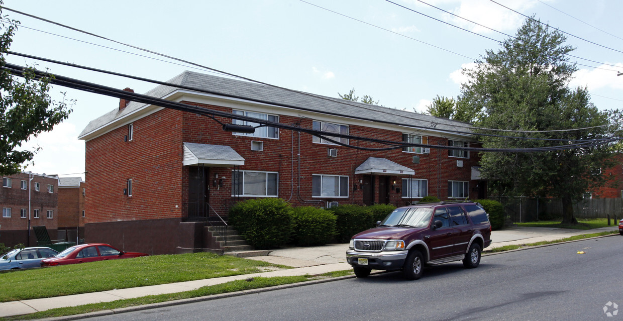 Primary Photo - Lake Shore Club Apartments