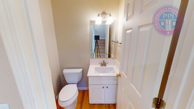 Building Photo - Bethany - Desirable Kaiser Woods / Beautif...