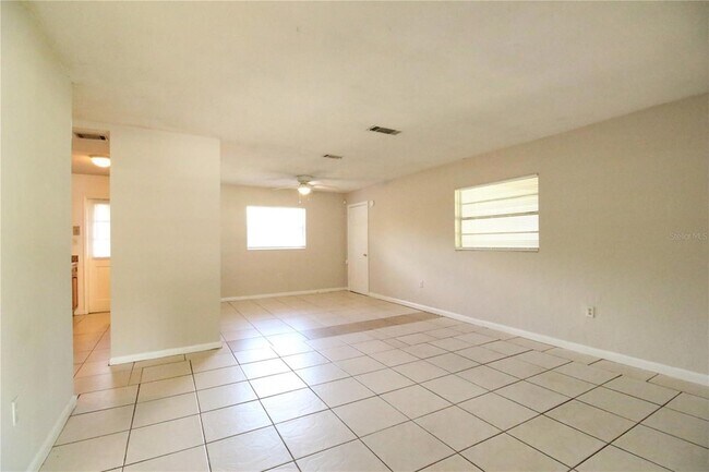Foto del edificio - 3827 NE 13th Dr