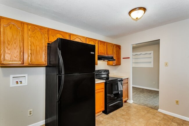 Building Photo - Large 2 Bedroom Home with Den!