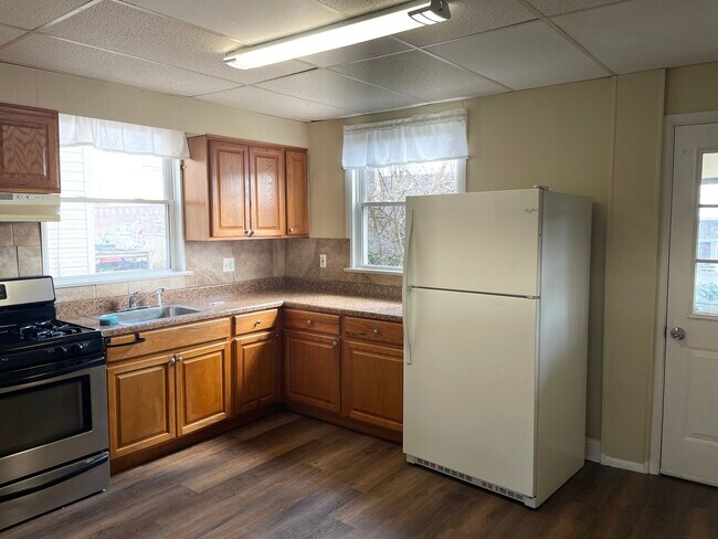 Building Photo - 123 white avenue
