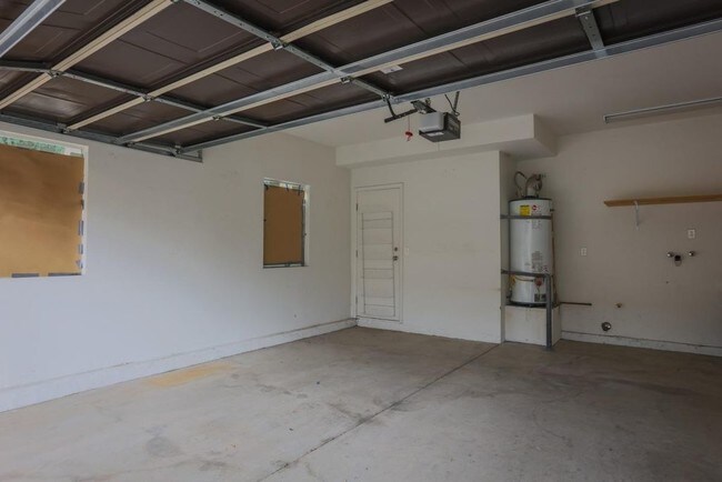 Building Photo - 18340 Keswick St