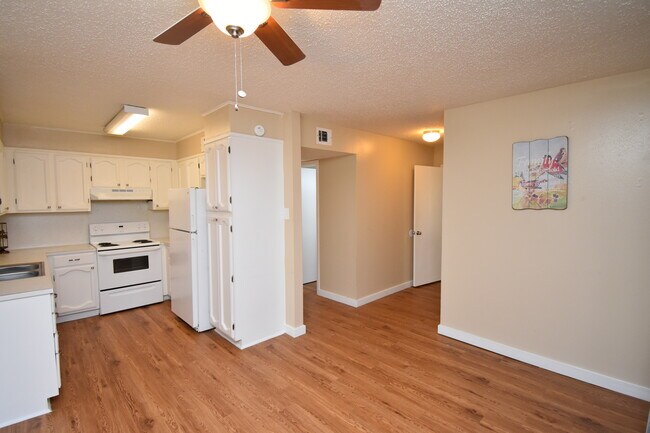 Building Photo - 602 Sherwood Dr