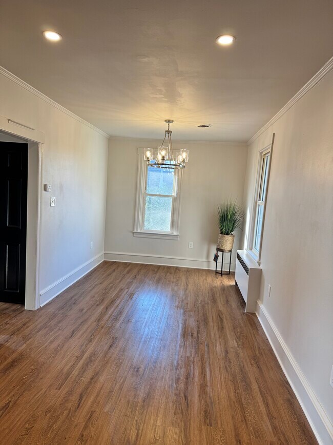 Comedor - 202 S Lincoln Ave