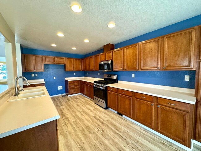 Building Photo - 1655 Talking Sparrow Dr