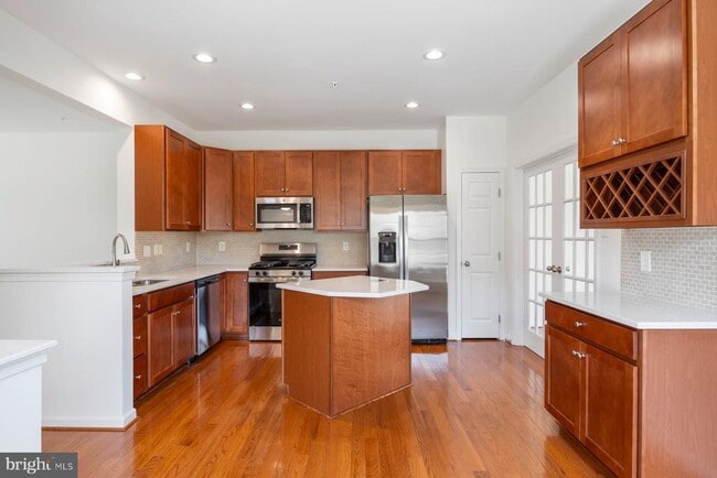 Building Photo - 616 Warbler Walk
