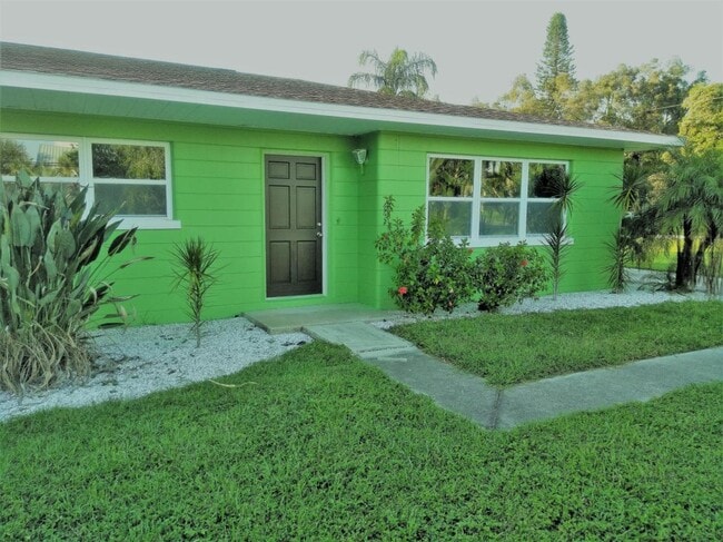 Building Photo - 7000 Hibiscus Ave S