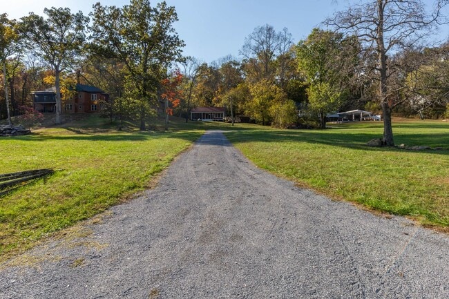 Foto del edificio - 1 bed, 1 bath River View Cottage in Charle...