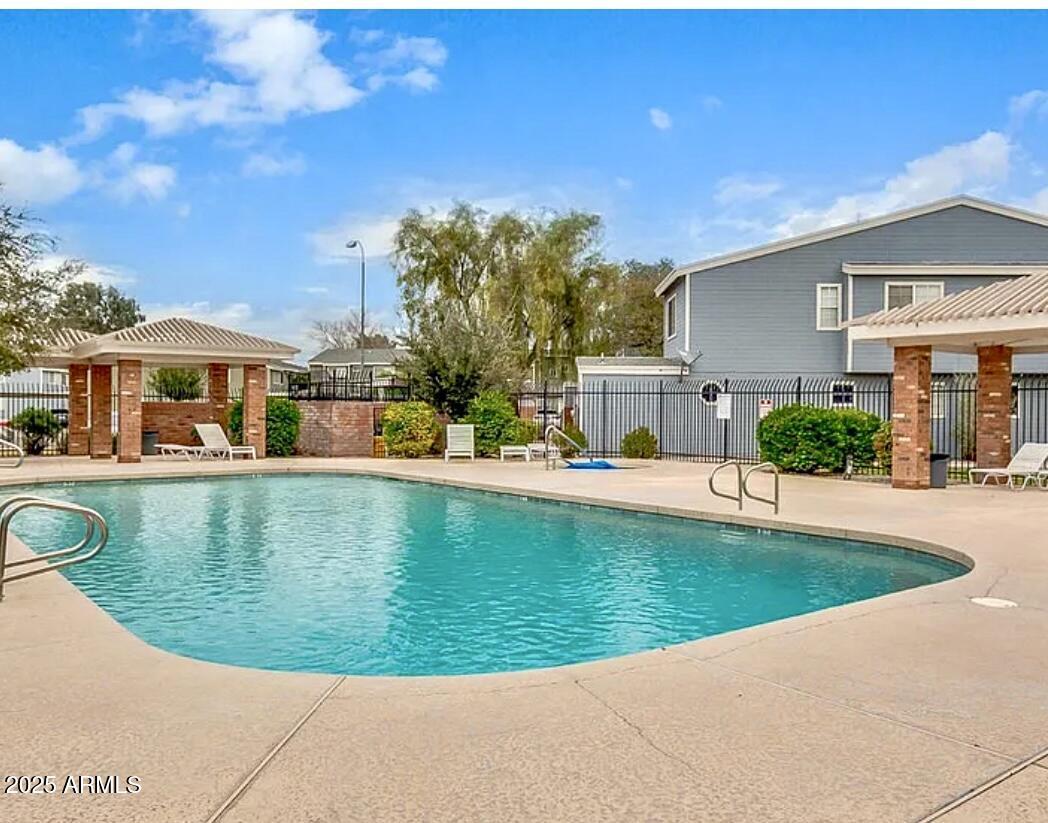 Primary Photo - 2301 E University Dr