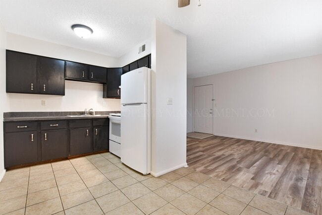 Building Photo - 4405 Kern Ct