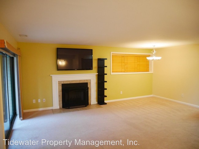 Building Photo - 8019 Valley Manor Rd