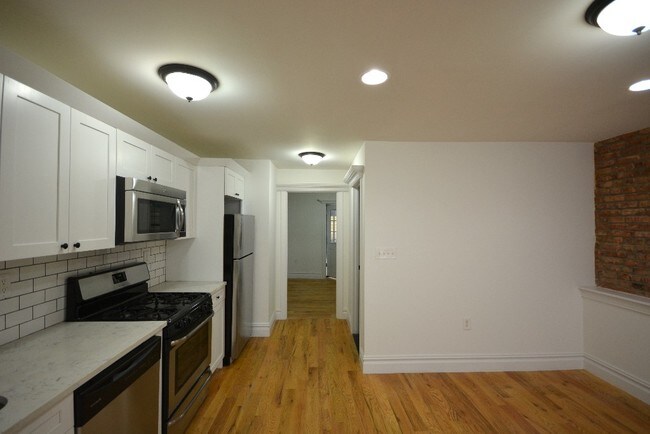 Foto del edificio - 696 Lexington Ave