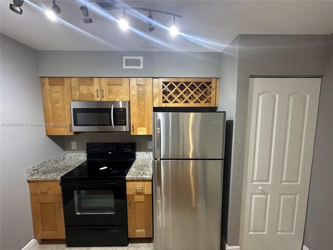 Foto del edificio - 2861 N Oakland Forest Dr