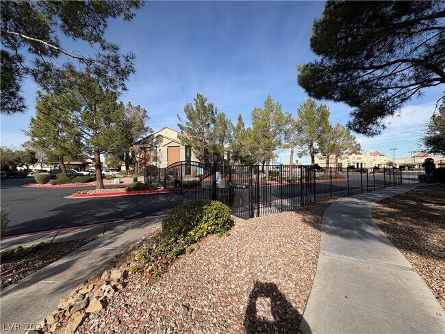 Foto del edificio - 555 E Silverado Ranch Blvd