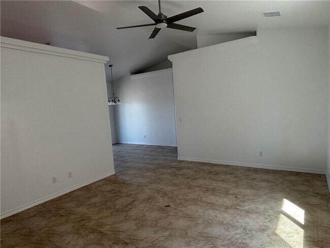 Foto del edificio - 2601 Chambers Ave