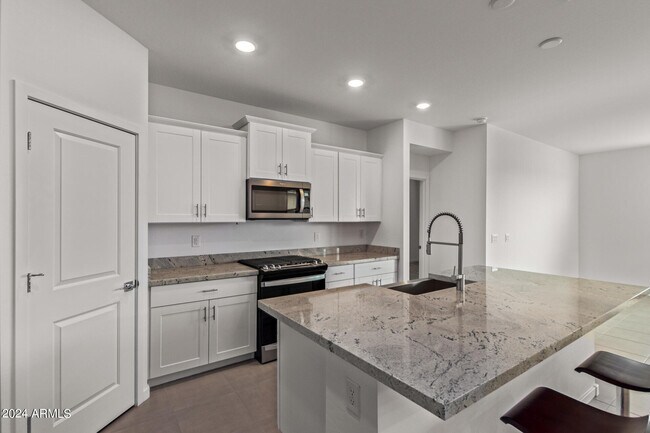 Building Photo - 16023 W Gray Fox Trl