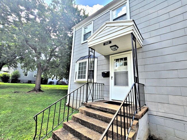 Building Photo - 1502 Randolph Ave SE