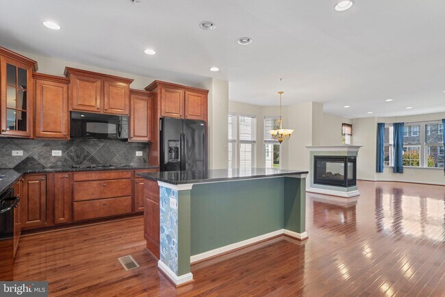 Building Photo - 255 Mohegan Dr