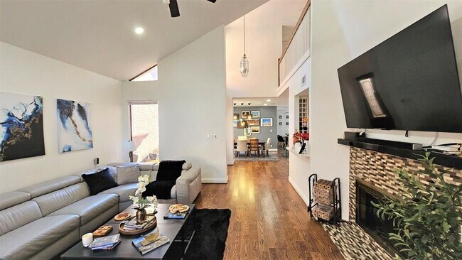 Building Photo - 8965 Briar Forest Dr