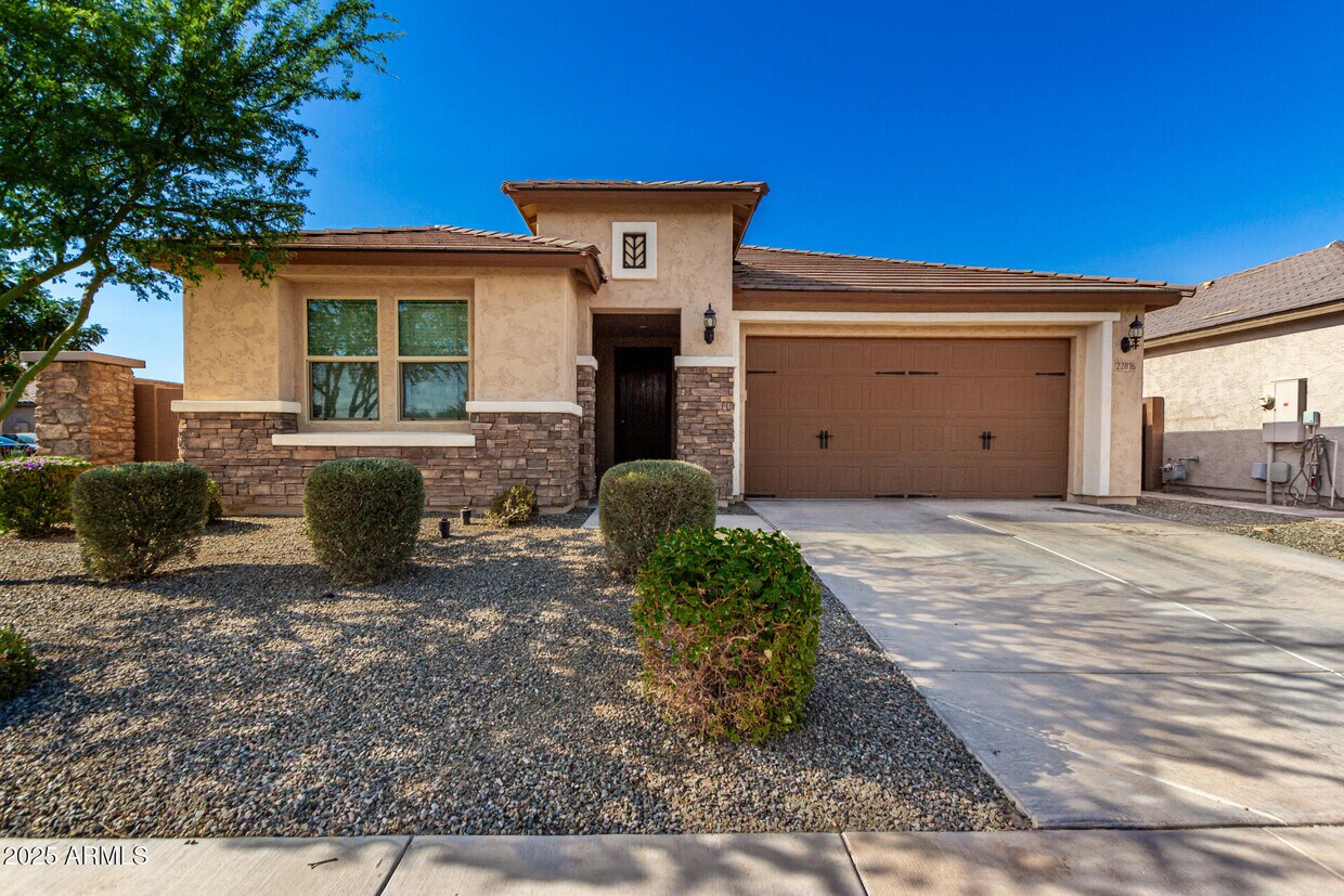 Foto principal - 22816 E Indiana Ave