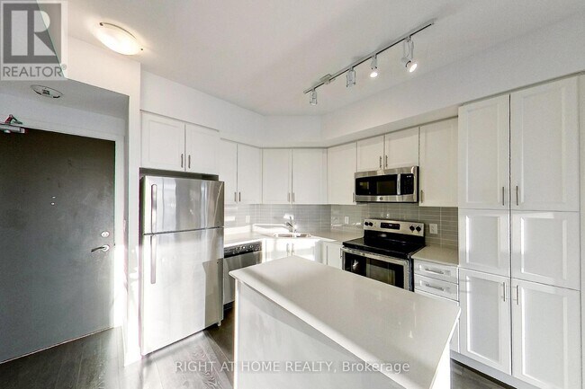 Photo du bâtiment - 550 N Service Rd