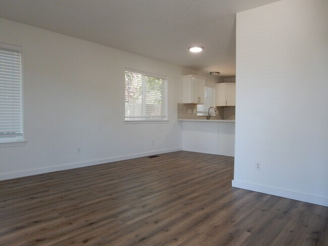 Foto del edificio - 1446-KE1446 Trent Ave N