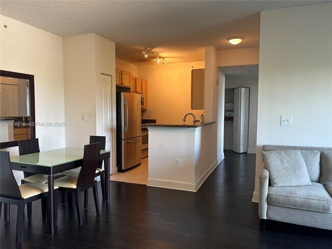 Foto del edificio - 6001 SW 70th St