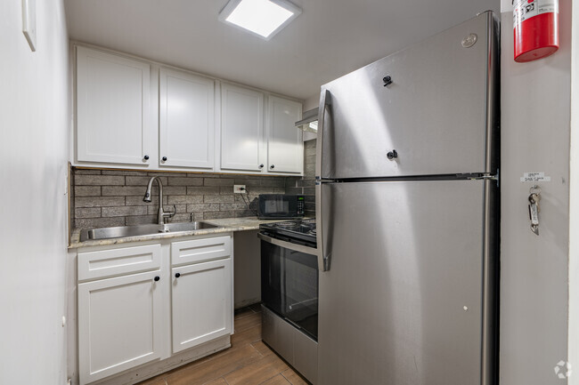 1BR, 1BA - 630SF - Kitchen - Crescendo Apartments