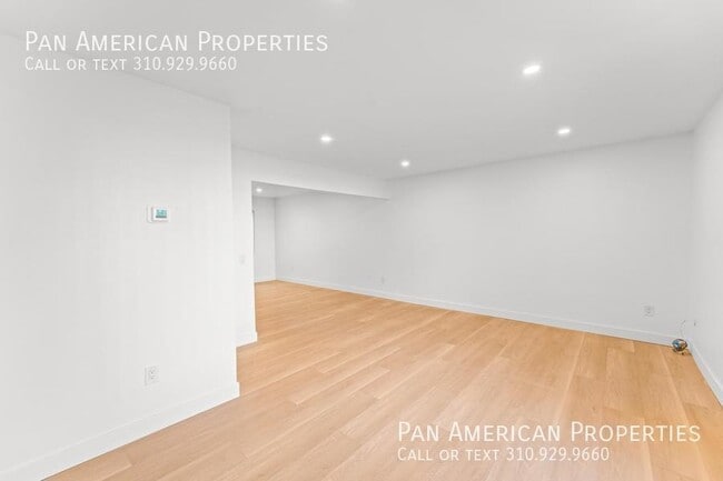 Building Photo - 994 Valencia St