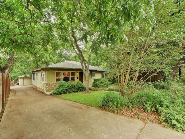 Building Photo - 2007 Bluebonnet Ln