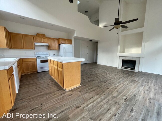Foto del edificio - 4 br, 2.5 bath House - 8599 NE Alder St.