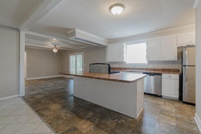 Building Photo - 713 Frieden St