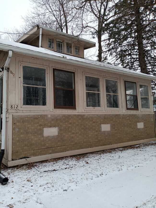 Building Photo - 812 Loomis St