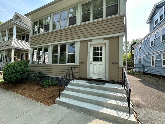 Building Photo - 3 Seagrave Rd