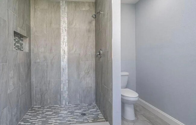 Bathroom - 608 Tangerine St