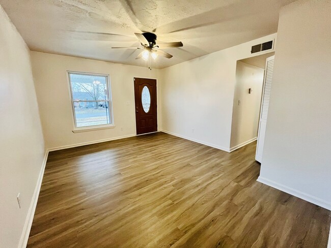 Foto del edificio - Renovated 3BR/2BA ranch in Valley Station