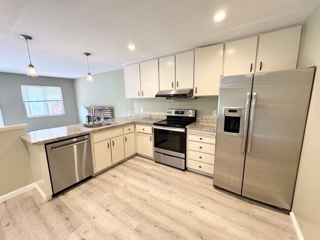 Foto del edificio - Perfect Shape Single Family Home in Dublin with many upgrades