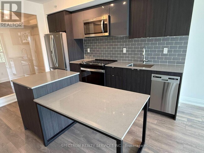 Photo du bâtiment - 1461 Lawrence Ave W