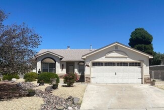 Building Photo - 703 City View Dr