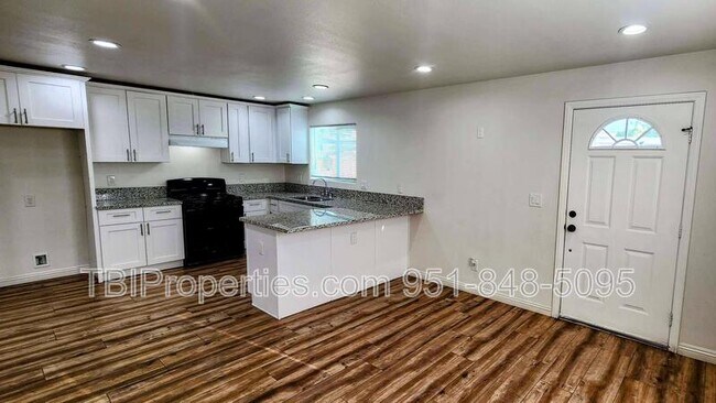 Foto del edificio - 156 E Marshall Blvd