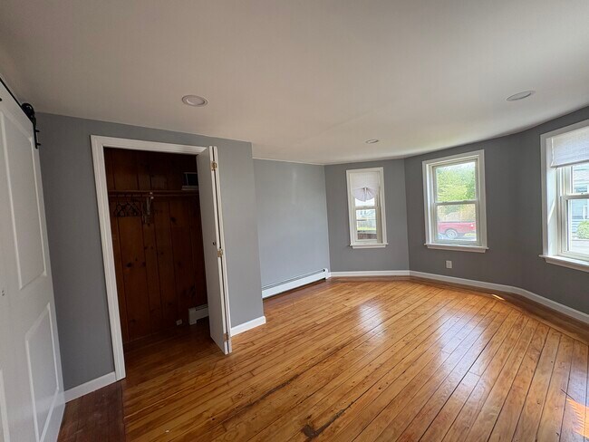 Building Photo - 137 Worcester Ave