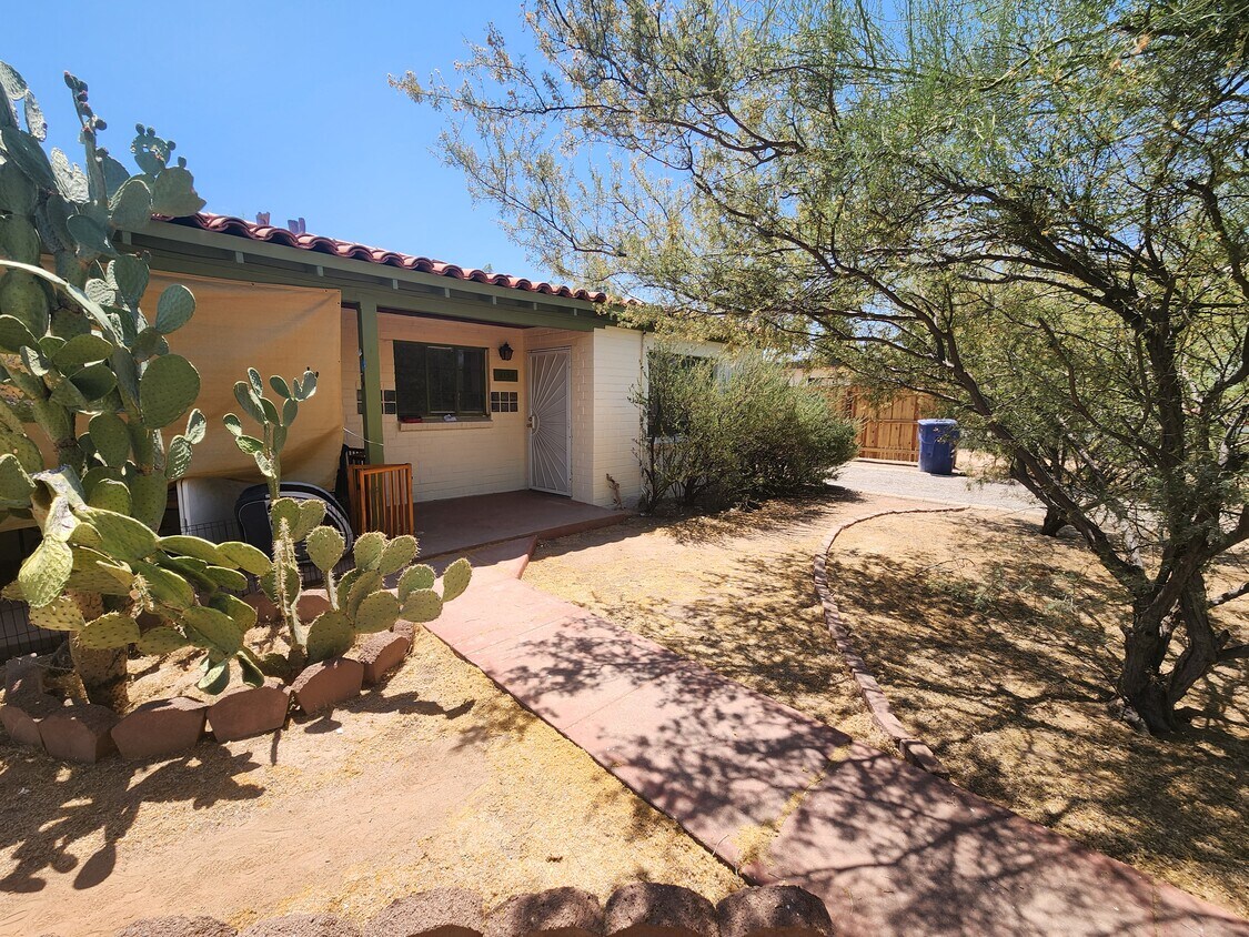 Foto principal - 2138 N Forgeus Ave