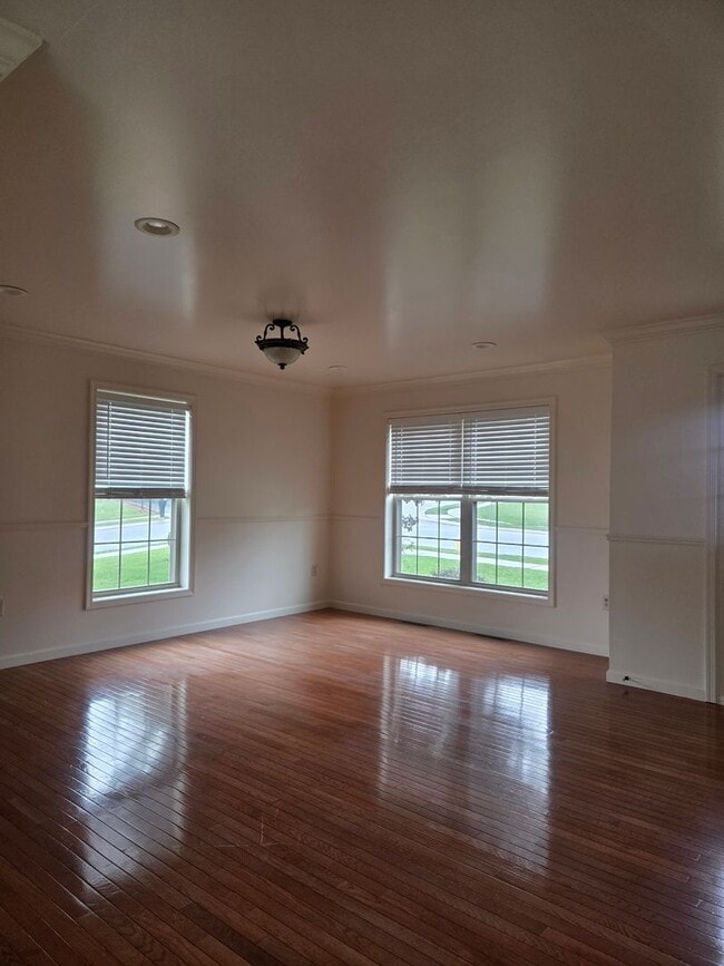 Foto del edificio - 110 Smith Rd