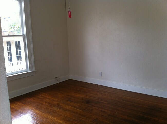 Foto del edificio - 1215 W 30th St
