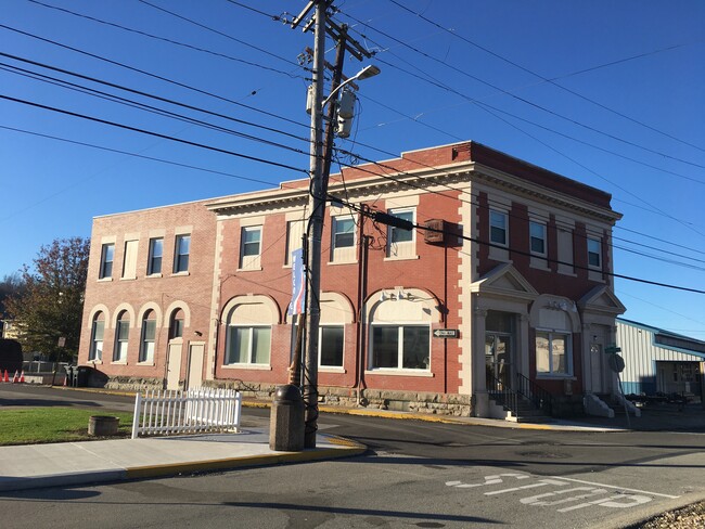 Foto del edificio - 600 Furlong Ave