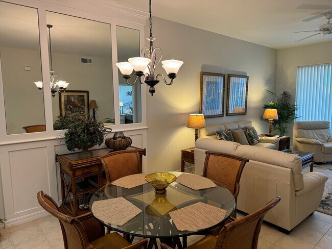 Foto del edificio - Beautiful Condo with Lake View