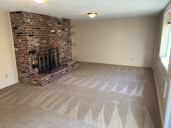 Foto del edificio - Private Forested Basement Unit